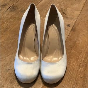 Kate Spade 8.5 satin off white heels